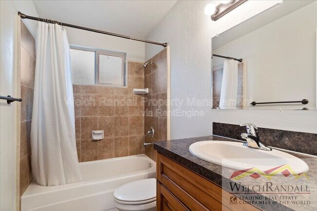 Building Photo - 1007 W 17th St