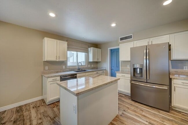 Building Photo - READY TO VIEW NOW! Gorgeous Gilbert Home w...