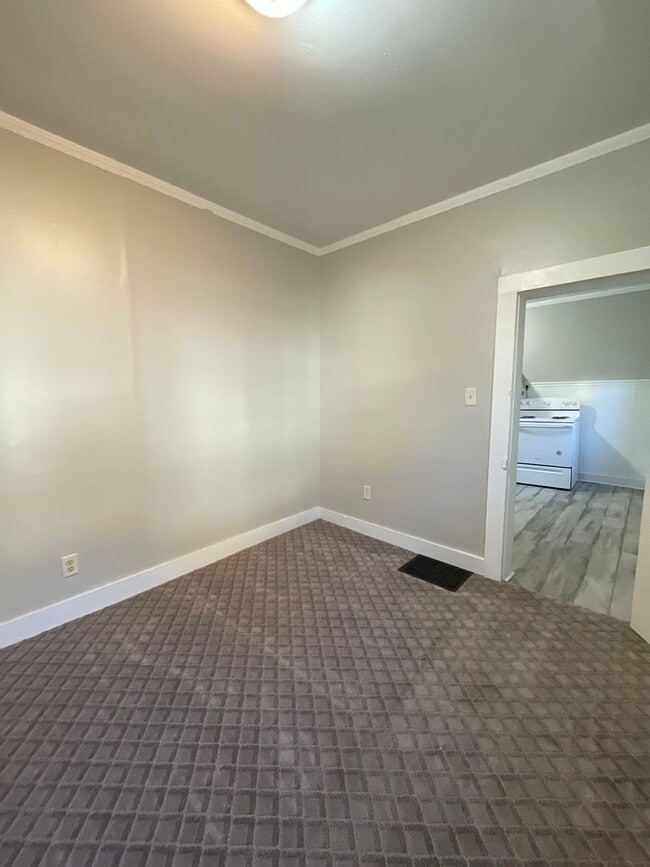 Building Photo - 909 Merchant St