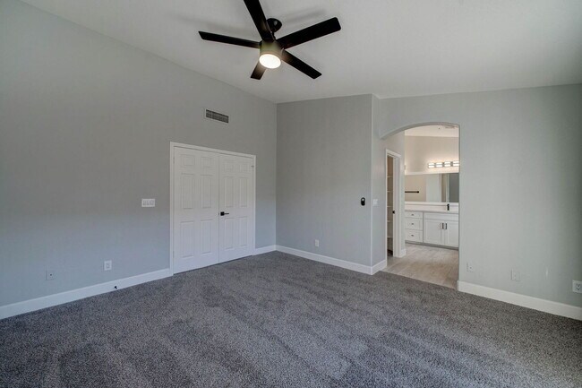 Building Photo - 8940 E Palm Ridge Dr