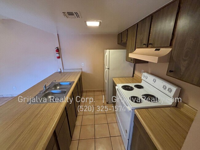 Building Photo - 2131 N Margaret Ave