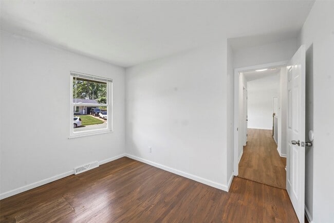 Building Photo - 1121 Dauphine Ln