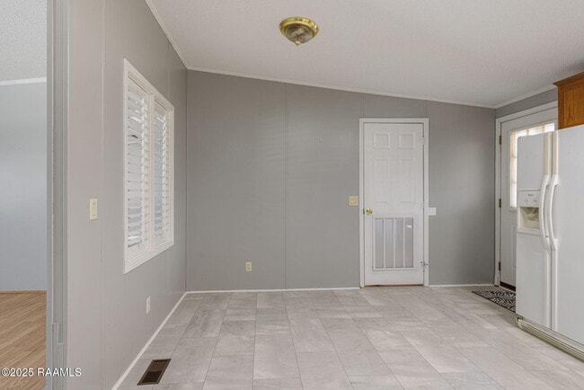 Building Photo - 113 Simon Latour Rd