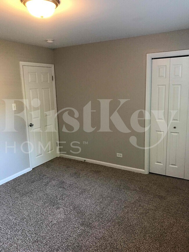 Building Photo - 17621 Grandview Dr