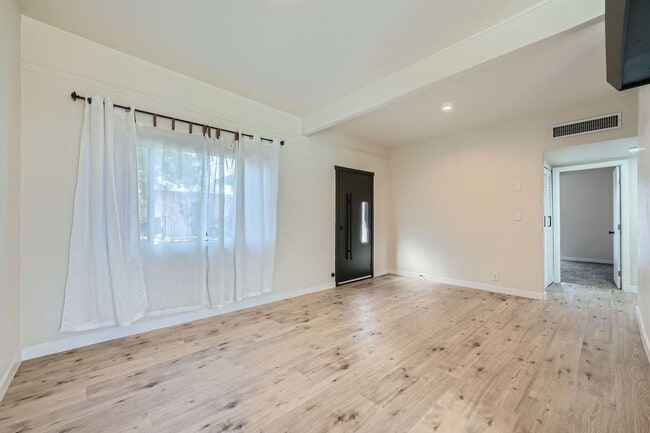 Building Photo - Stunning 2 Bedroom Newly Remodeled Modern Unit in Downtown Las Vegas