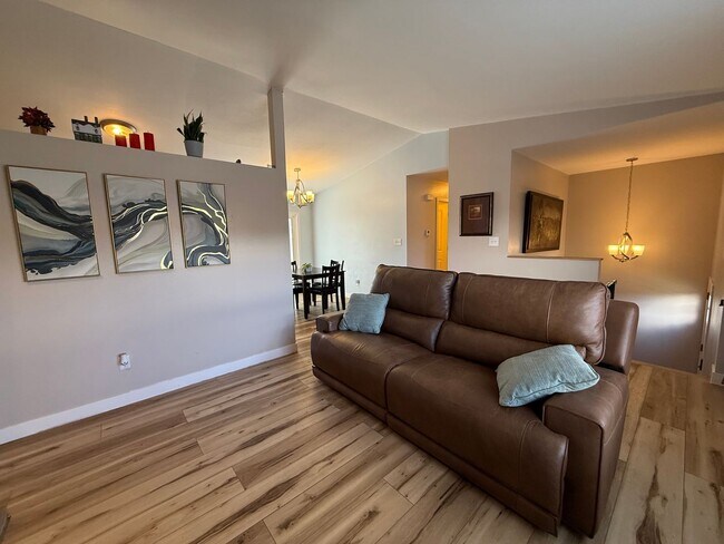 Building Photo - Updated 3 Bedroom Home with Mountain Views Close to Ft. Carson