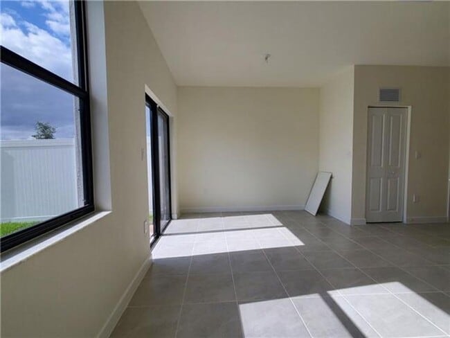 Building Photo - 3216 W 114th Terrace