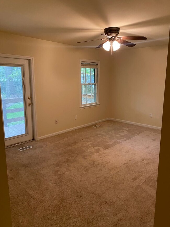Building Photo - Three bedroom, 2 bath home with a large fe...
