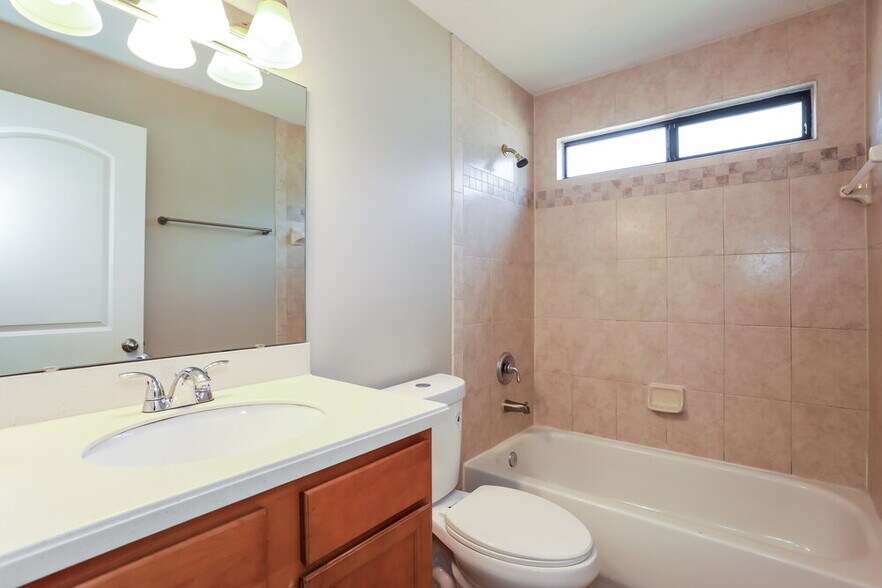 Building Photo - 3824 Tree Lake Dr