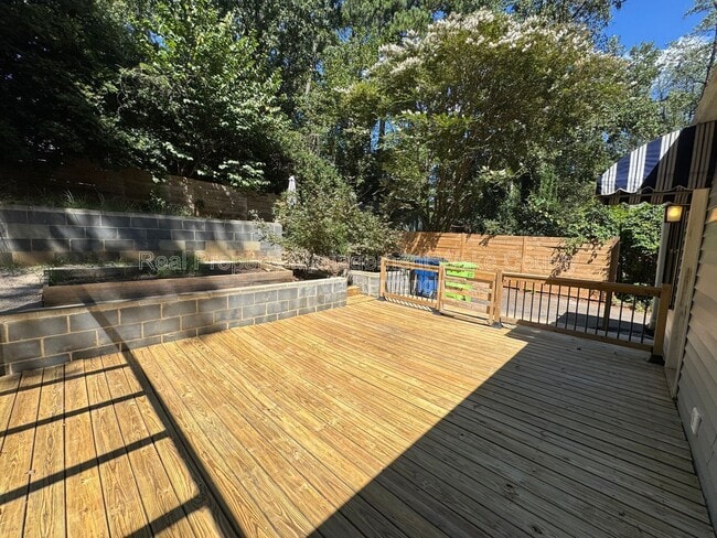 Building Photo - 3018 Medlin Dr