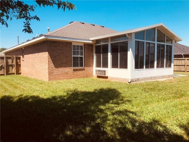 Building Photo - 891 Sunflower St