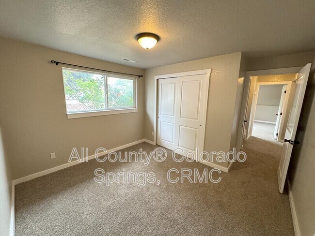Building Photo - 1480 Hiawatha Dr