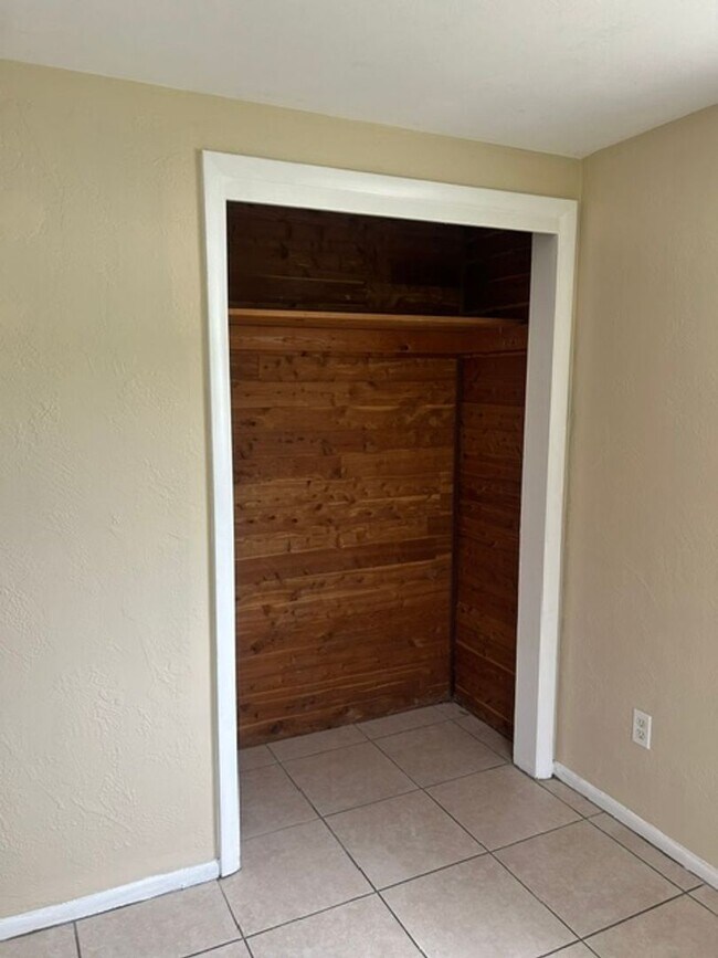 Building Photo - 2527 Cheval Dr