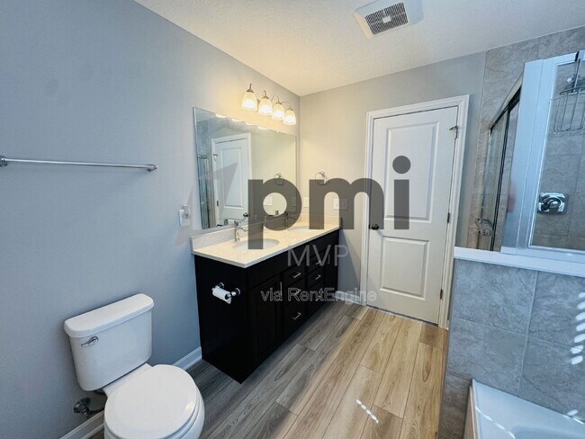 Building Photo - 5749 Shadowfair Ln