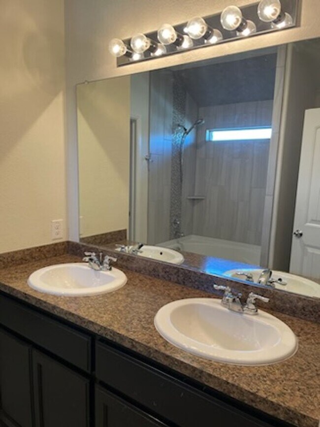 Building Photo - 4212 Tollcross Ln