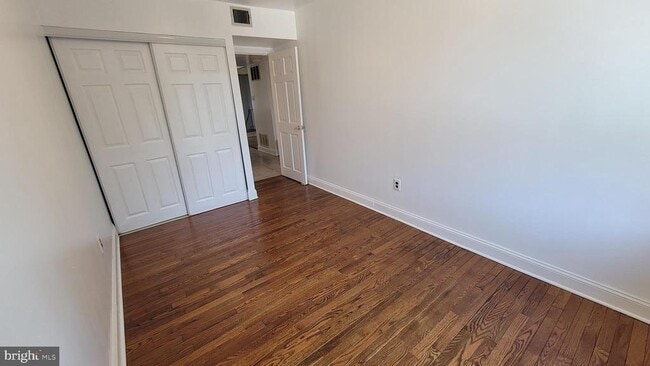 Building Photo - 3556 Woodhaven Rd