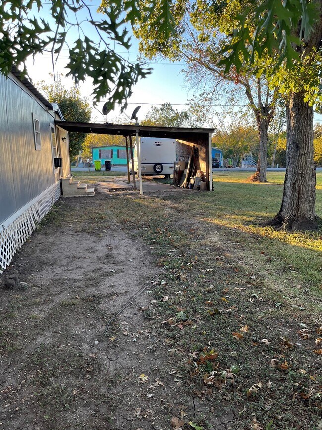 Building Photo - 305 7th St