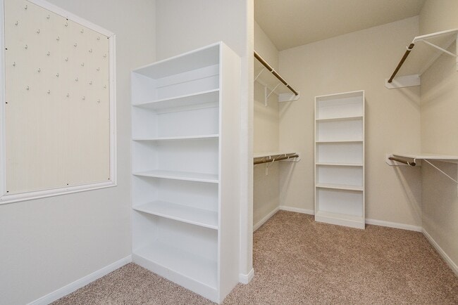 Building Photo - 14615 Sycamore Side Wy