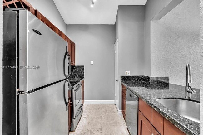 Building Photo - 2881 N Oakland Forest Dr