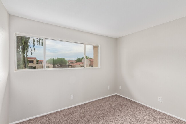 Building Photo - 4817 W Marlette Ave