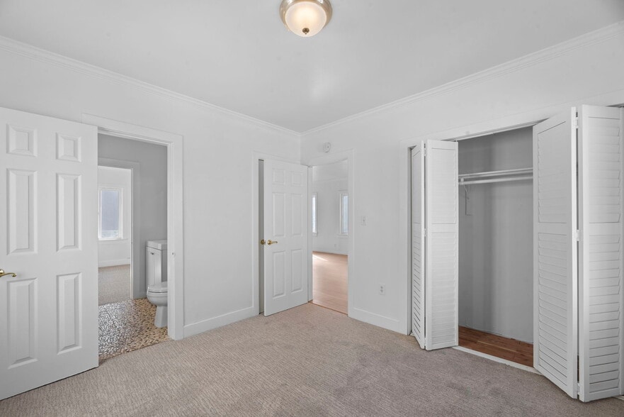 Building Photo - 303 28th St