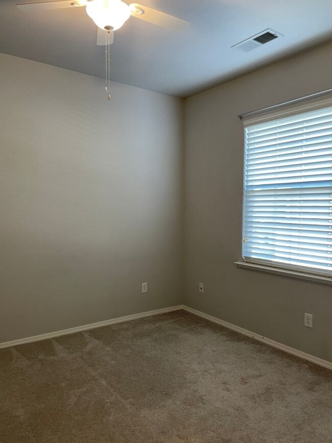 Building Photo - 714 W Riviera Ln