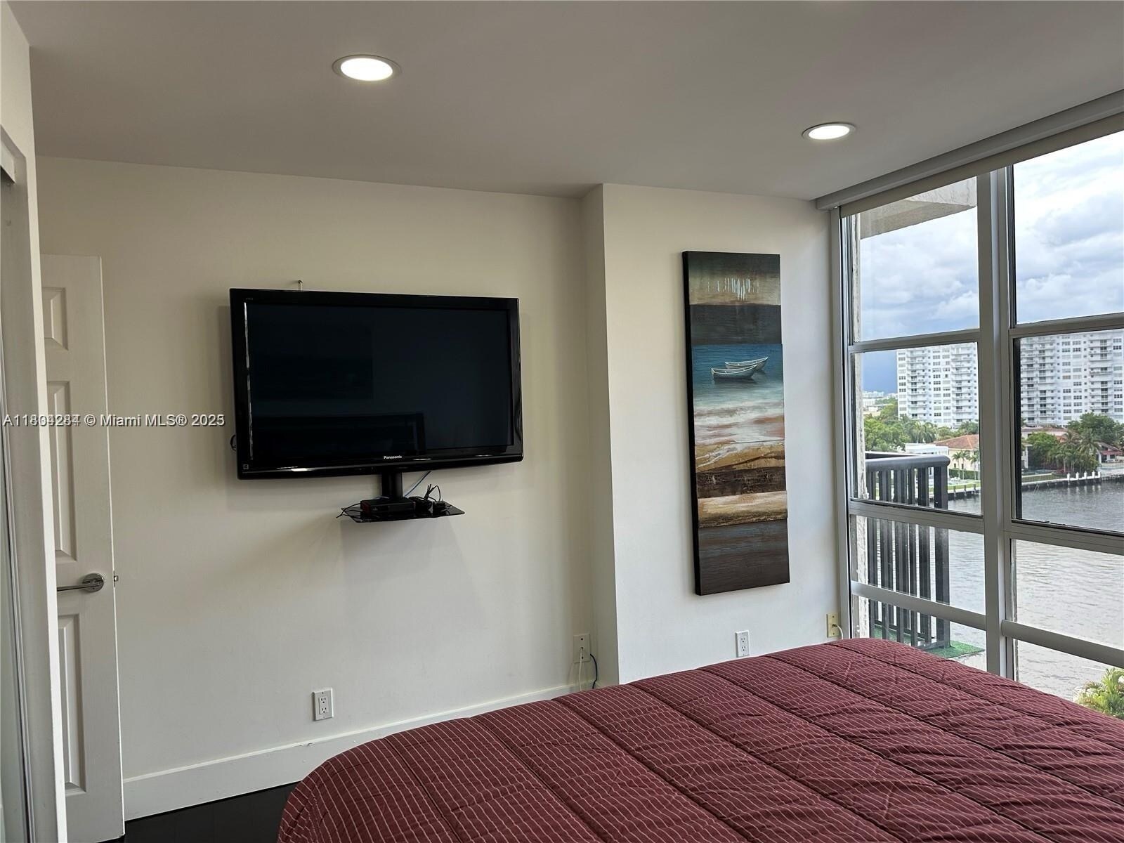Building Photo - 2017 S Ocean Dr