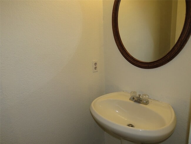 Building Photo - 4647 Bonnie Brae St