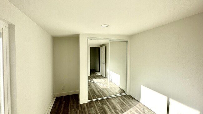 Building Photo - Remodeled 3 bd in Vista with large garage