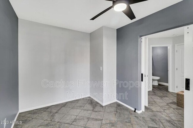 Building Photo - 5625 S 21st Pl