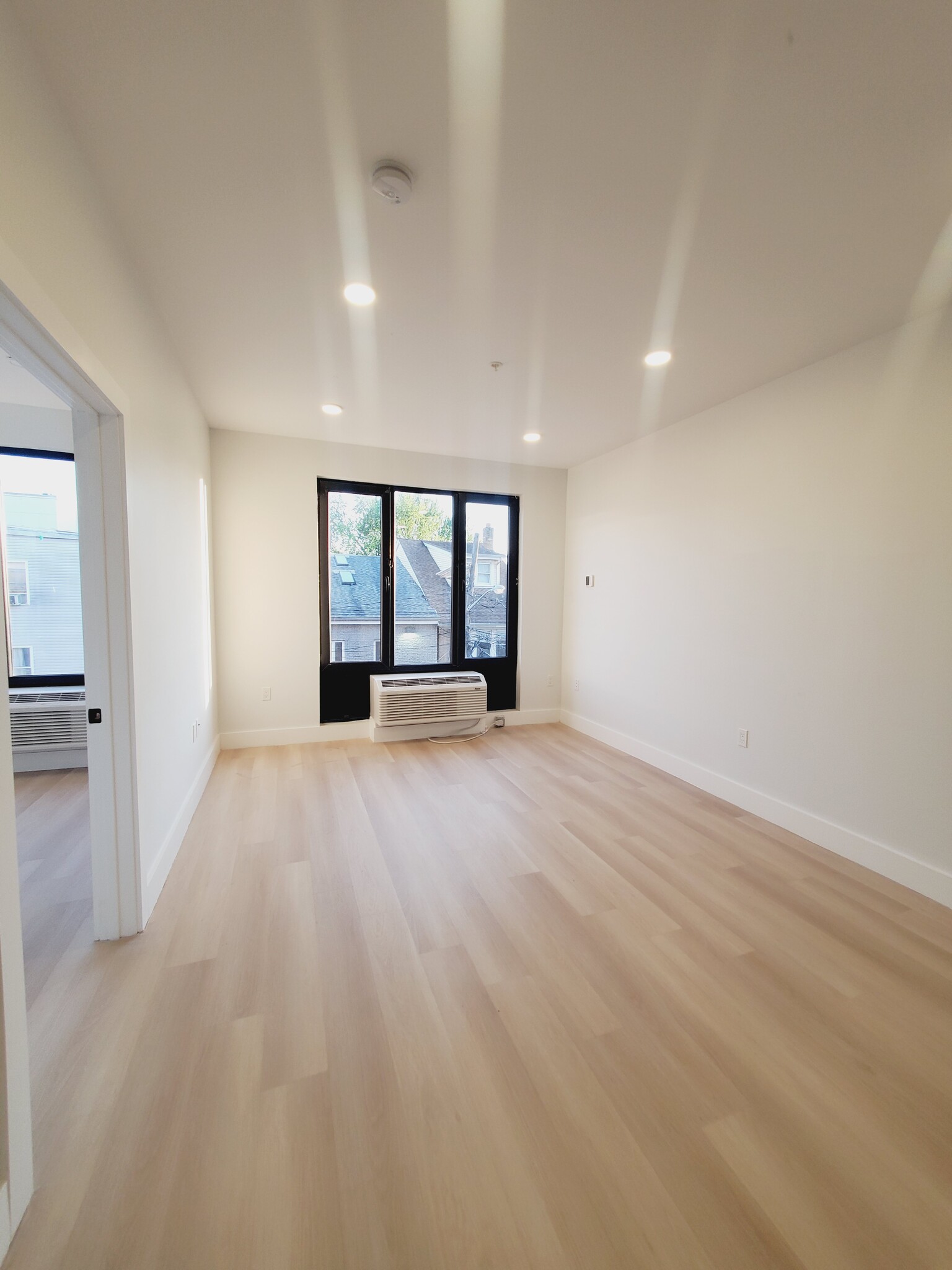 316 Forrest St 302 - 297 Forrest St