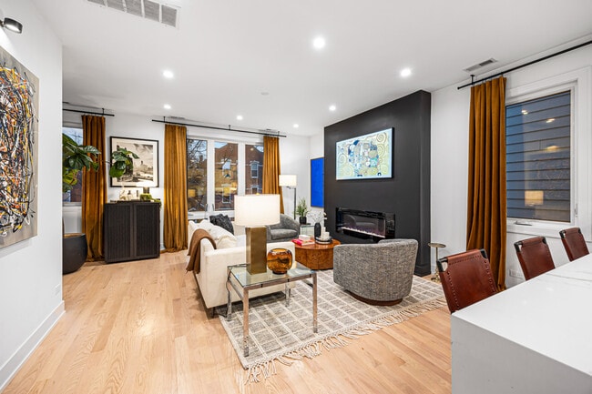 Building Photo - 1738 W 17th St