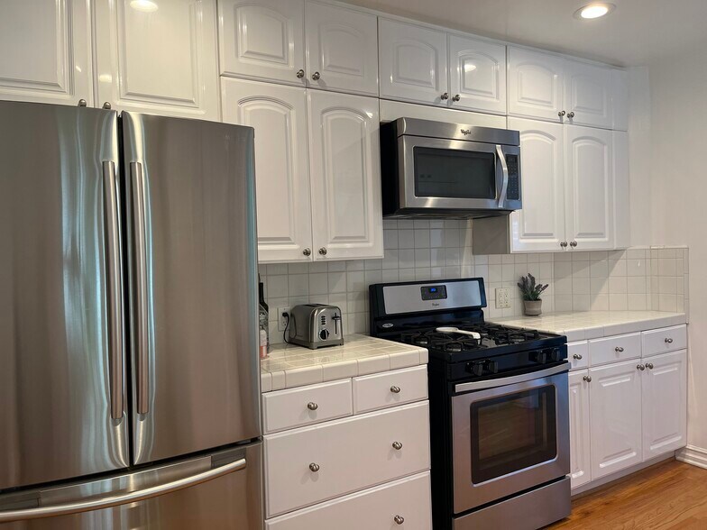 KITCHEN - 1413 S Beverly Glen Blvd