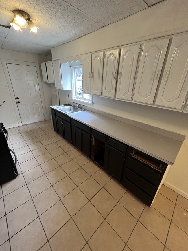 Building Photo - 27 Caroline St