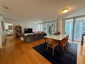 Building Photo - 2025 Brickell Ave