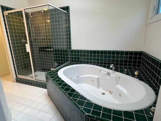 Building Photo - Stunning *VIEW* home for rent in desirable...
