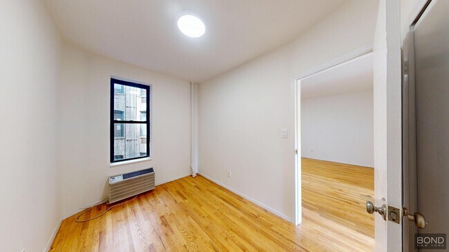Building Photo - 240 Waverly Pl