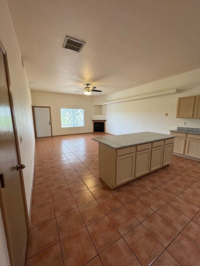 Building Photo - Nice townhome located off Foothills and Telshor.