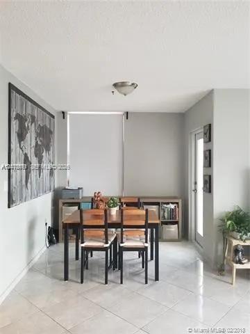 Building Photo - 1301 NE Miami Gardens Dr