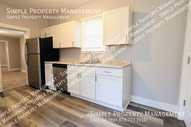 Building Photo - 920 Fourth St. NW --1