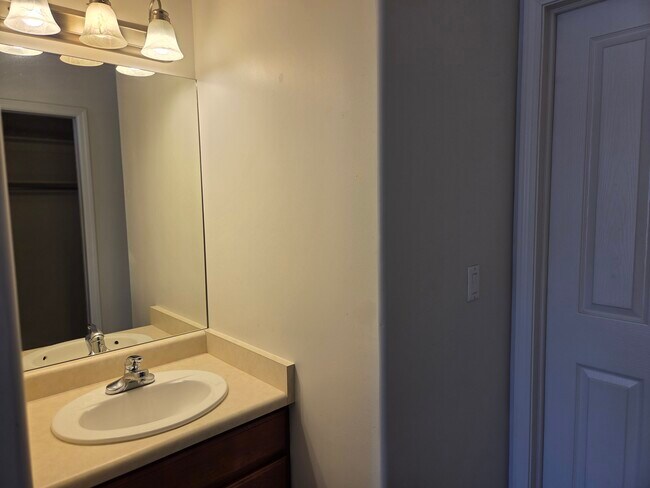 Building Photo - 212 Lyman Ln