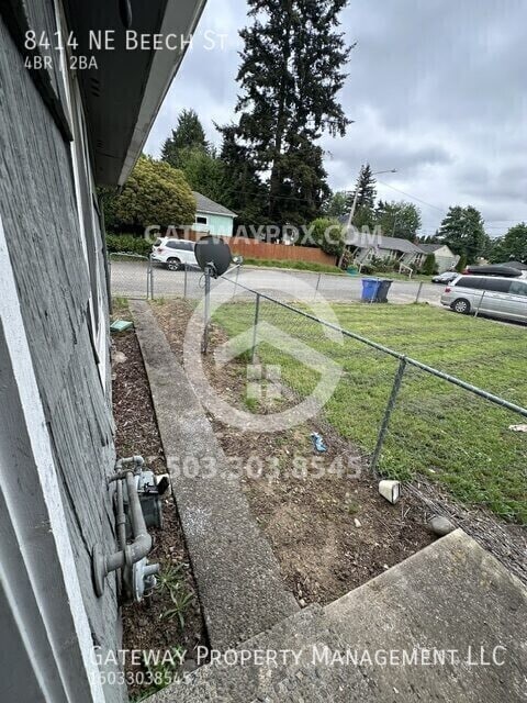Building Photo - 8414 NE Beech St