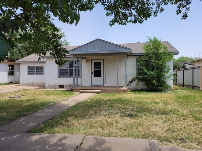 Primary Photo - GREAT LARGE HOME