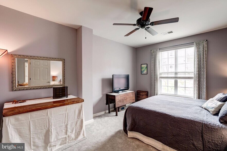 Building Photo - 21228 McFadden Sq