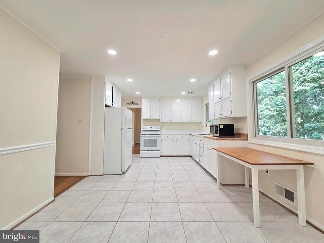 Building Photo - 111 Tamarisk Ct