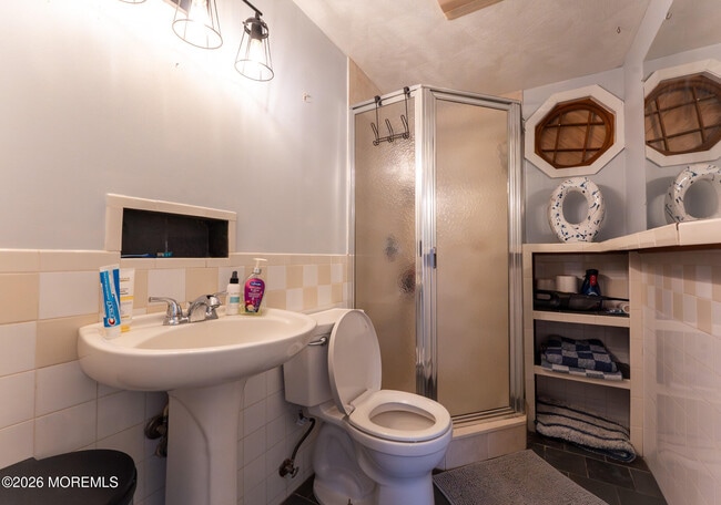 Building Photo - 406 Lawrence Dr