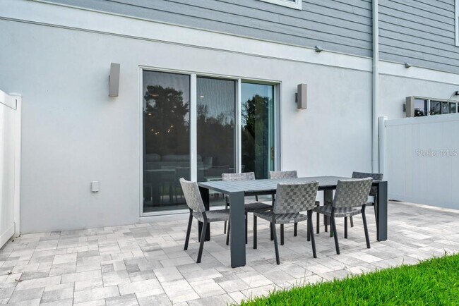 Building Photo - 7846 Spectrum Dr