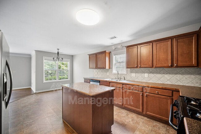 Building Photo - 6033 Riverwood Dr