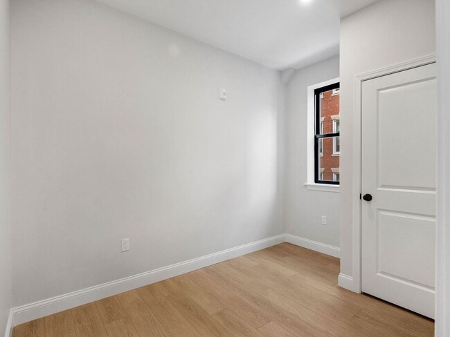Building Photo - Renovated 2 Bed in the Heart of the North End | In-Unit Laundry | Pet Friendly | 9/1
