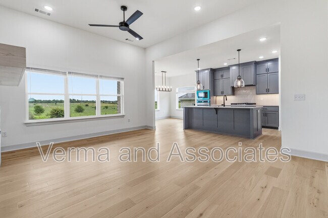 Building Photo - 920 Trestle Ln